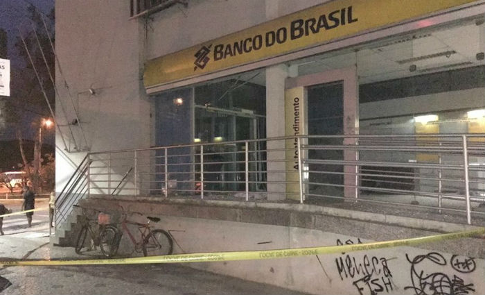 Quadrilha explodiu equipamentos do Banco do Brasil e do Ita e invadiu ainda a agncia da Caixa Econmica Federal. Foto: Reproduo/ WhatsApp