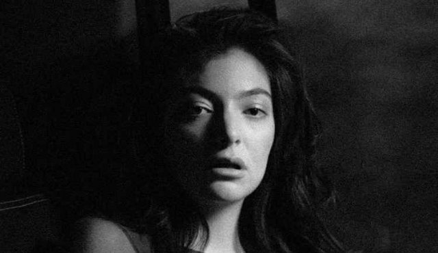 Lorde marca a data para o lanamento de seu primeiro single em quatro anos. Foto: Facebook/Reproduo