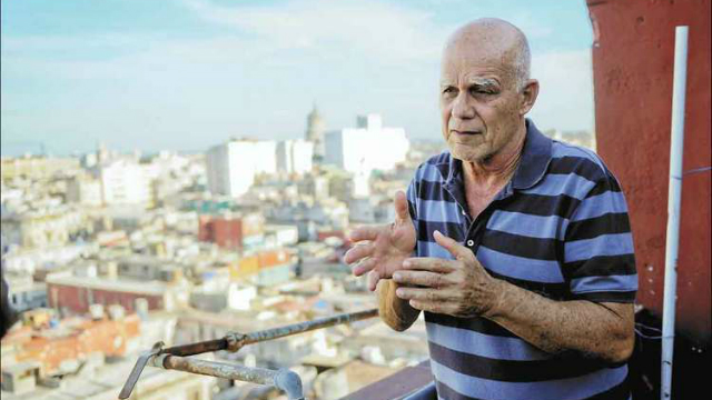 Escritor acredita que "h centenas ou milhares" de jovens como seu protagonista em Cuba. Foto: Yamil Lange/Reproduo