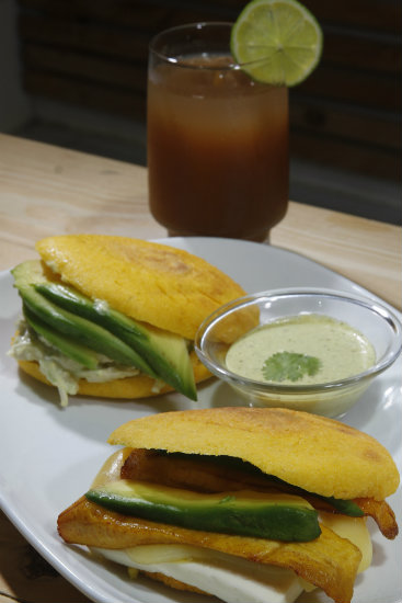 As Arepas podem ser consumidas no café da manhã, almoço, lanche ou jantar com vários recheios. Foto: Ricardo Fernandes/DP As Arepas podem ser consumidas no café da manhã, almoço, lanche ou jantar com vários recheios. Foto: Ricardo Fernandes/DP