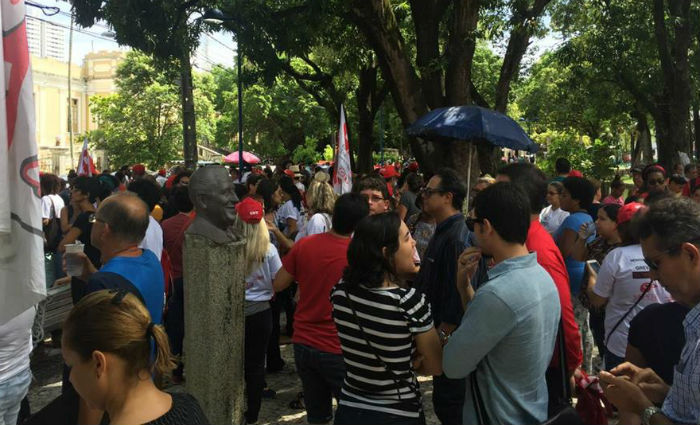 Praa Oswaldo Cruz rene a mobilizao dos trabalhadores contra a Reforma da Previdncia e pelo cumprimento da Lei do Piso Salarial Nacional. Foto: Luza Bessa/ DP