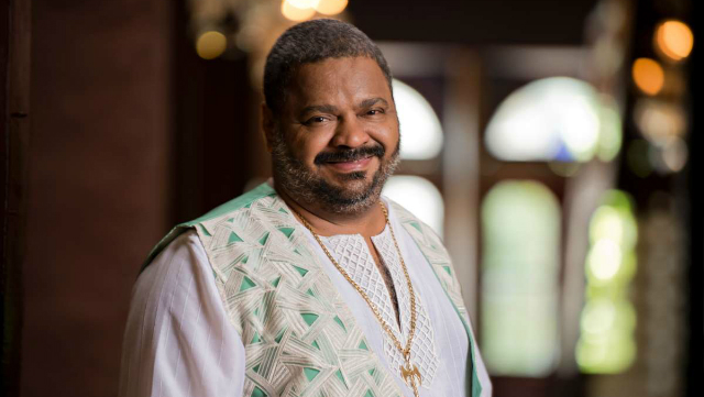 Cantor Arlindo Cruz acorda do coma após uma semana internado ...