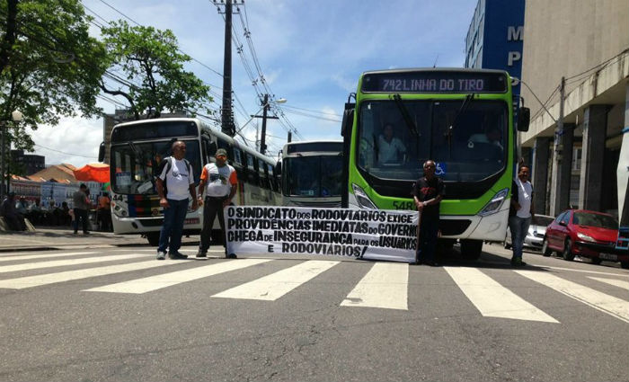 Motoristas de nibus protestam contra violncia no centro do Recife. Foto: Reproduo/WhatsApp