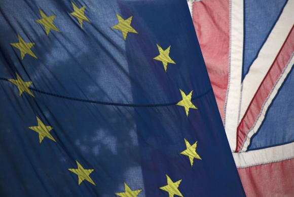 Bandeira da Unio Europeia e do Reino Unido, que oficializa sada do bloco. Foto: Hannah Mckay/EPA/Agncia Lusa