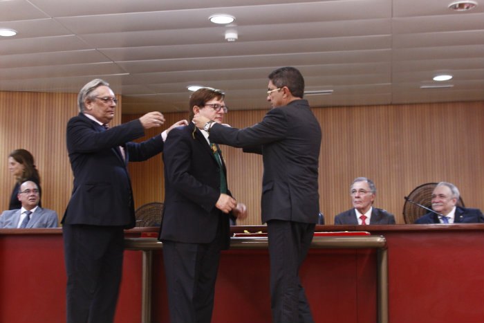 A medalha foi entregue pelo presidente do TRF da 5 regio, Rogrio Fialho Moreira (Shilton Araujo/Esp.DP)