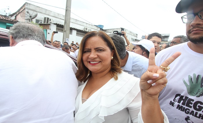 Candidata do PTB derrotou o adversrio e ex-prefeito Carlos Santana (PSDB) na disputa que ocorreu neste domingo. Foto: Nando Chiappetta/DP