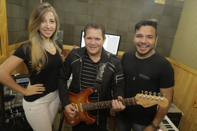 Antes de Leya Emmanuelly, Thbata Mendes era a vocalista da X-Calypso, mas passou apenas trs meses ocupando a funo. Foto: ORMNews/Divulgao