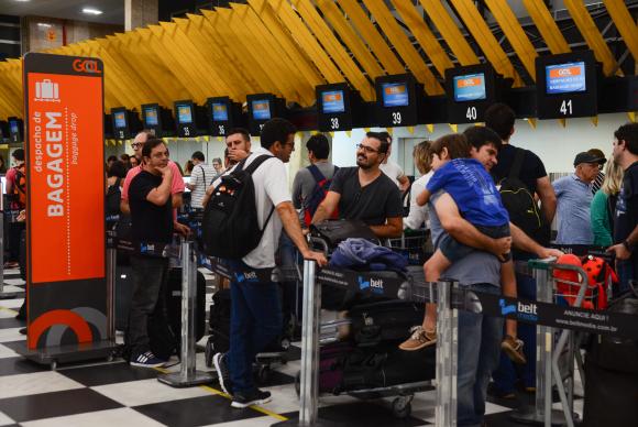 O Aeroporto de Congonhas  recebe mdia diria de 57 mil passageiros e 580 pousos e decolagens em voos exclusivamente domsticos. Foto:Rovena Rosa/Agncia Brasil