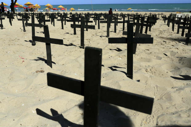 Manifestao ter velas e 500 cruzes, simbolizando os mortos em Pernambuco este ano. Crdito: Igo Bione/Esp.DP
