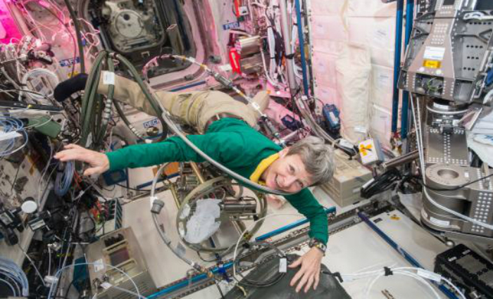A astronauta tambm detm o Record de maior quantidade de caminhadas espaciais e  a mulher mais velha a participar de uma misso da agncia espacial americana Foto: Nasa - Johnson Space Center - Agncia Lusa