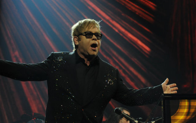 Artista voltar a fazer shows apenas em junho. Foto: eltonjohn.com/Reproduo