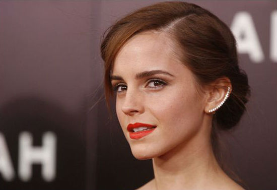 No tapete vermelho, a atriz Emma Watson sempre aparece com um modelo de Ear cuff diferente. Foto: Pinterest/Reproduo