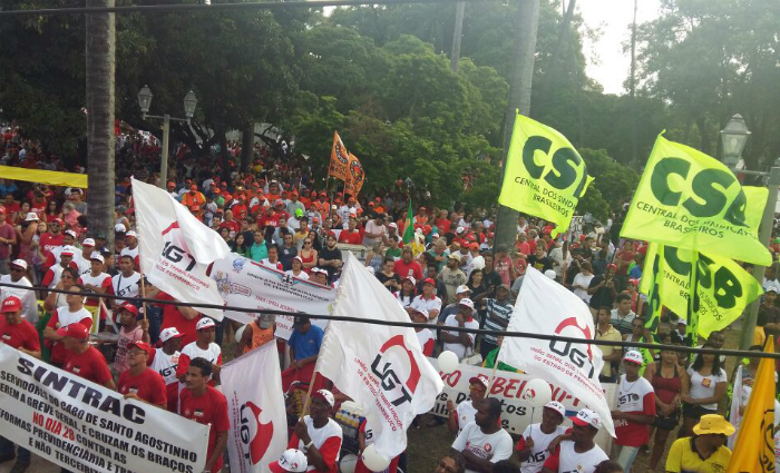 Concentrao da mobilizao na Praa do Derby, no Recife. Foto: Roslia Rangel/DP (Concentrao da mobilizao na Praa do Derby, no Recife. Foto: Roslia Rangel/DP)