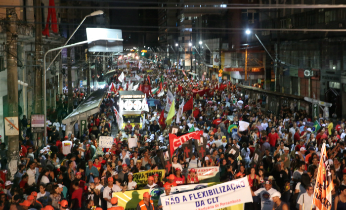 Para dirigente estadual da CUT, Pernambuco realizou o maior ato pblico do Brasil. Foto: Teresa Maia/DP