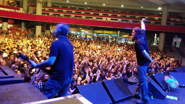 A carioca Matanza saudou o festival e fez milhares de fs cantarem msica a msica do repertrio de clssicas. Foto: Abril pro Rock/Divulgao