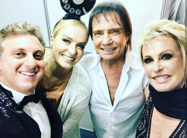 Apresentador Luciano Huck compartilhou registro dos bastidores com Anglica, Roberto Carlos e Ana Maria Braga. Foto: Instagram/Reproduo