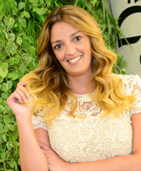 Renata e a mãe, Déia Dios, se inspiram na avó de Renata, Mercedes, adepta dos tratamentos capilares naturais. Foto: SpaDios/Divulgação Renata e a mãe, Déia Dios, se inspiram na avó de Renata, Mercedes, adepta dos tratamentos capilares naturais. Foto: SpaDios/Divulgação