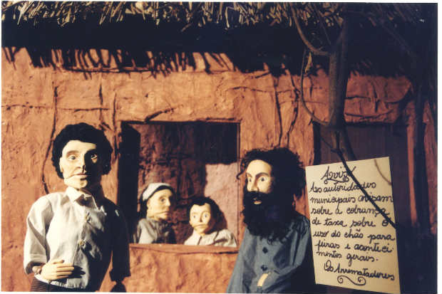 Guerra de Canudos foi um dos temas abordados pelo grupo de teatro de bonecos ao falar sobre a histria do Brasil. Crdito: Arthur S/Divulgao