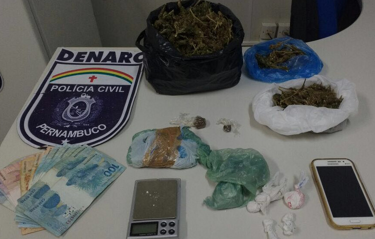 Droga seria vendida em uma festa de msica eletrnica que aconteceu ontem a noite na Zona Norte (Policia Civil / Divulgao)