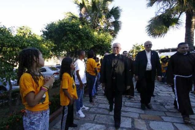Nncio Giovanni D Aniello chegou ao convento dos Capuchinhos acompanhado de Dom Fernando Saburido. Foto: Rafael Martins/ DP