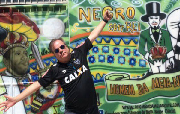 Em Olinda, apresentador do Bom Dia Brasil visitou sede do Homem da Meia-Noite. Foto: Twitter/Reproduo