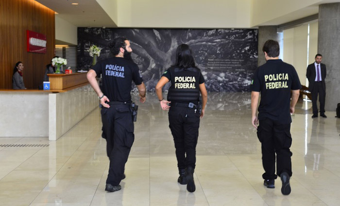 Ser aberto procedimento administrativo para investigar o envolvimento dos citados nas duas operaes da Polcia Federal. Foto: Rovena Rosa/Agncia Brasil