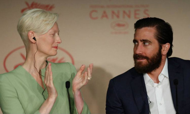 Tilda Swinton e Jake Gyllenhaal durante coletiva de Okja, em Cannes. Foto: Laurent Emmanuel/AFP