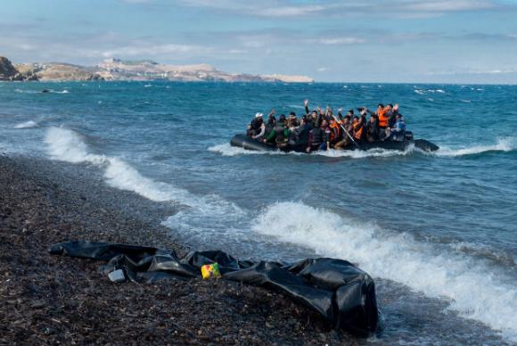 Os imigrantes seguiam da frica para a Europa pelo MediterrneoFoto: Unicef/Ashley Gilbertson VII
