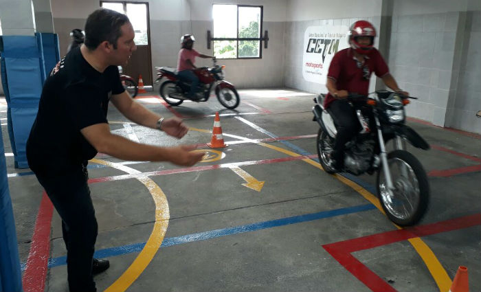 Detran oferece curso gratuito de pilotagem defensiva para motociclistas. Foto: Detran/ Divulgao