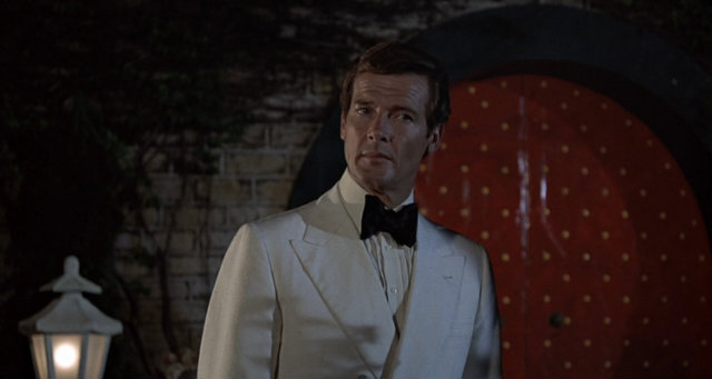 Roger Moore como James Bond, famoso espio ingls do cinema. Foto: YouTube/Reproduo