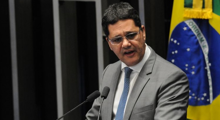 Algumas lideranas como eu defendem que o partido deva sim deixar o governo e entregar os ministrios", disse o senador. Foto: Carlos Moura/CB/D.A Press 