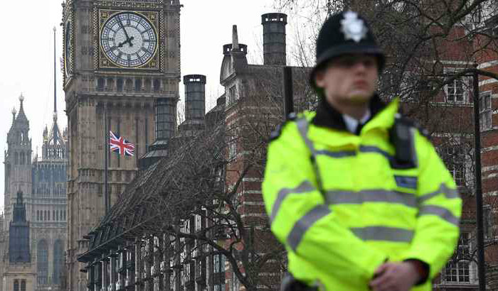 A polcia britnica suspeita que o terrorista tinha uma rede de apoio para fazer o ataque. Foto: Justin Tallis/AFP