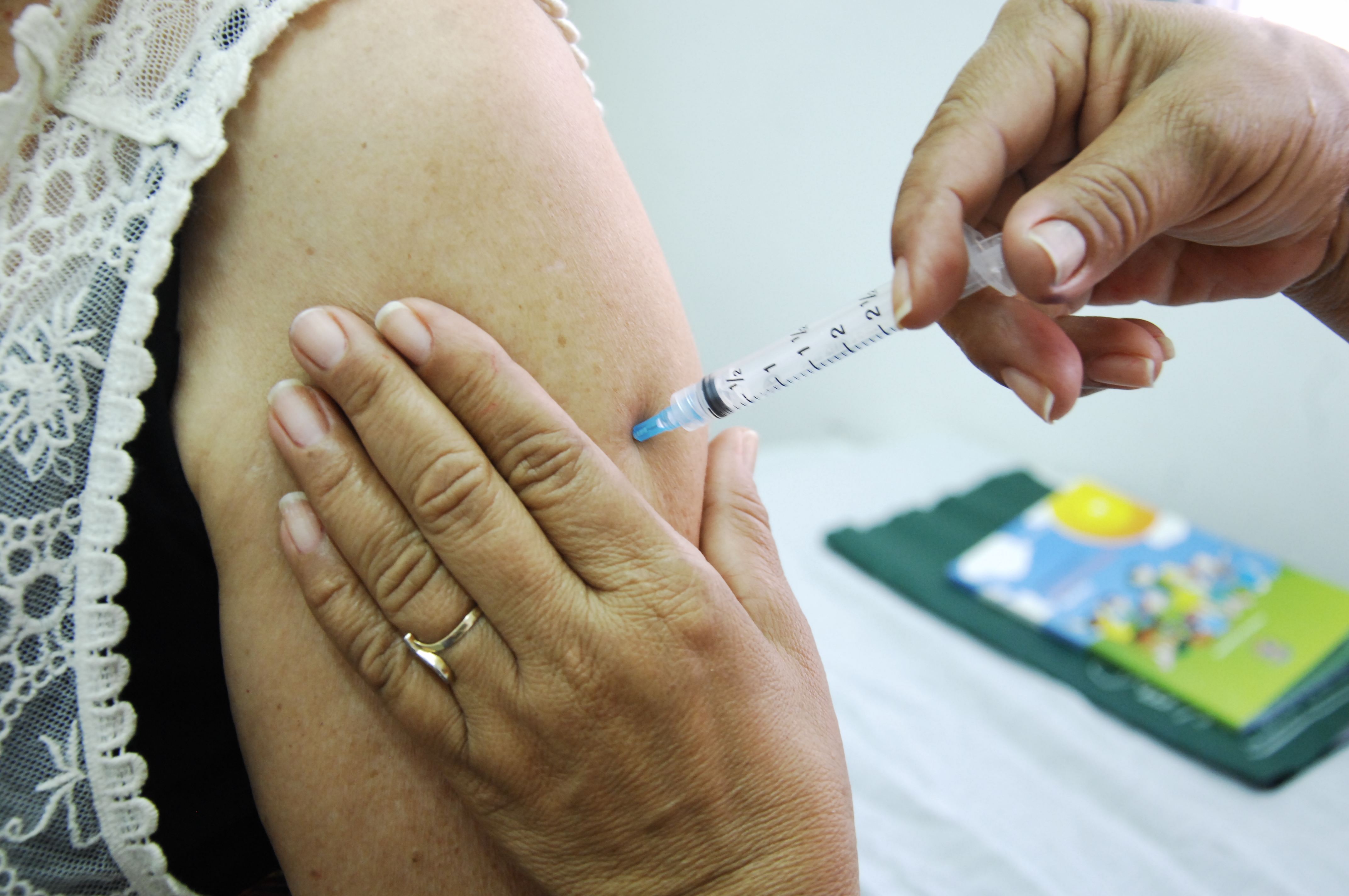 Novecentos mil ainda precisam ser vacinados contra influenza at sexta-feira. Foto: SES/ Divulgao