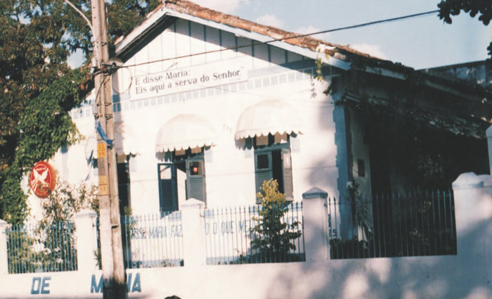 A primeira sede da Obra de Maria foi num casaro antigo no bairro da Vrzea, Zona Oeste do Recife, onde Gilberto tem histria de vida h 34 anos. Foto: Obra de Maria/divulgao (A primeira sede da Obra de Maria foi num casaro antigo no bairro da Vrzea, Zona Oeste do Recife, onde Gilberto tem histria de vida h 34 anos. Foto: Obra de Maria/divulgao)