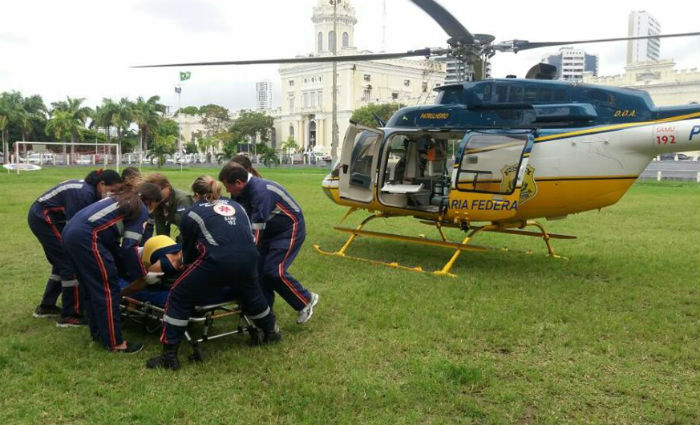 Gestante de risco  transferida de Sirinham para o HR no helicptero da PRF. Foto: PRF/ Divulgao