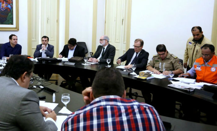 Governador reuniu novamente nesta segunda-feira pela manh os integrantes do Gabinete de Crise. Foto:  Palcio do Governo/ Divulgao