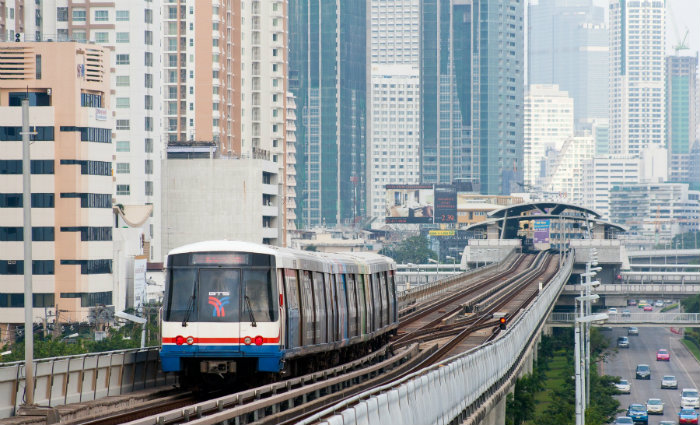 Trem areo (BTS)  uma maneira bacana de fazer um passeio panormico pelo distrito financeiro