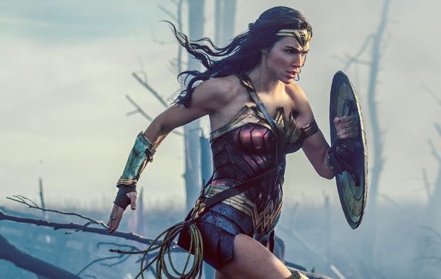 Gadot convence no papel da primeira super-herona dos quadrinhos. Foto: Warner Bros./Divulgao