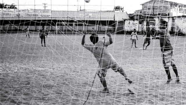 Artistas registraram partidas nos campinhos de futebol da capital perambucana. Foto: O jogo da bola/Reproduo