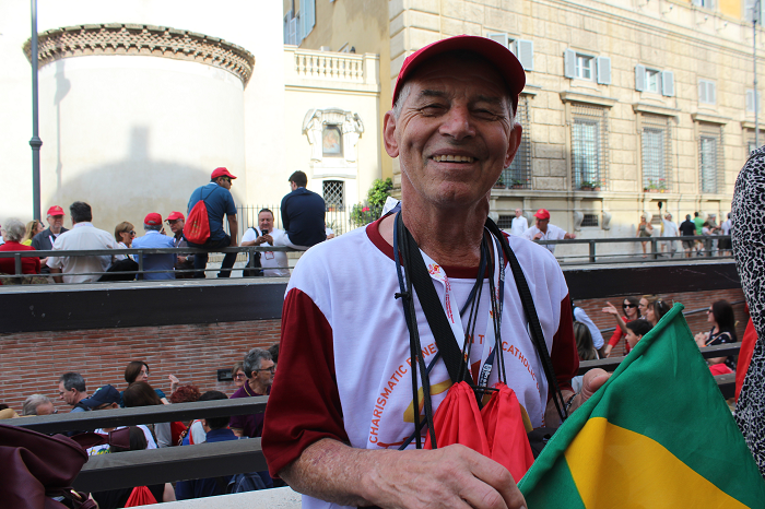 "É uma emoção muito grande, que a gente nunca teve na vida e nunca sentiu", disse Celso Viccari - Foto: Alice de Souza ("É uma emoção muito grande, que a gente nunca teve na vida e nunca sentiu", disse Celso Viccari - Foto: Alice de Souza) "É uma emoção muito grande, que a gente nunca teve na vida e nunca sentiu", disse Celso Viccari - Foto: Alice de Souza ("É uma emoção muito grande, que a gente nunca teve na vida e nunca sentiu", disse Celso Viccari - Foto: Alice de Souza)