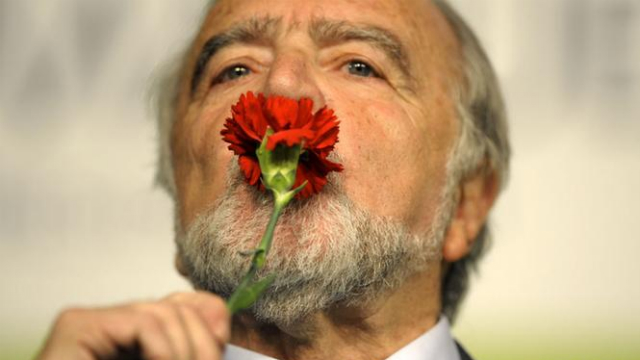 Alm de se dedicar a literatura, Manuel integrou o Partido Socialista portugus. Foto: M. Riopa/AFP