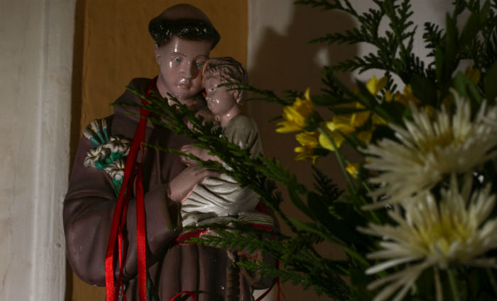 Catlicos fazem homenagens a Santo Antnio. Foto: Marlon Diego/Esp.DP