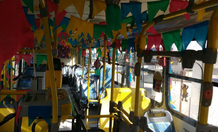 nibus com decorao junina divertem passageiros. Foto: Divulgao