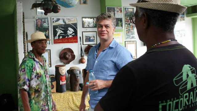 O grupo Coco Razes foi um dos que o ator paulista visitou durante as gravaes do documentrio. Foto: Silverao/Coco Razes de Arcoverde/Reproduo