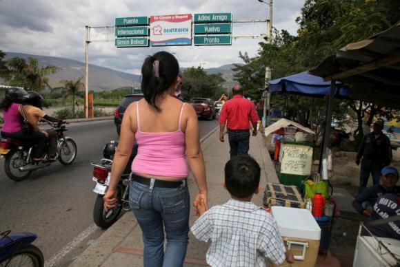 Em busca de uma vida melhor, milhares de venezuelanos tm cruzado as fronteiras com os pases vizinhos. Foto: UNHCR/Boris Heger/Naes Unidas