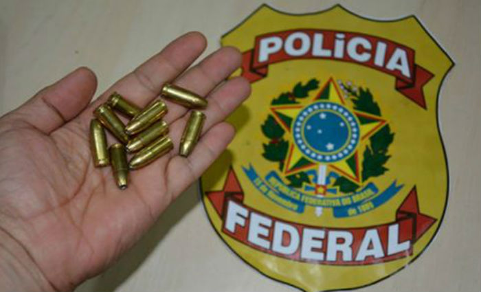 Homem  preso tentando transportar munies de uso restrito. Foto: PF/ Divulgao