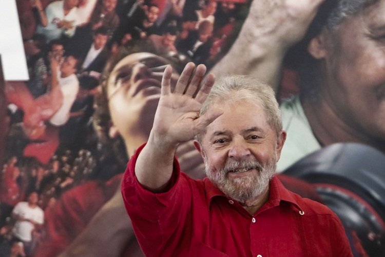 Lula afirmou no vdeo que teve o prazer de viver no pas o momento de maior autoestima do povo. Foto: Miguel Schincariol/AFP