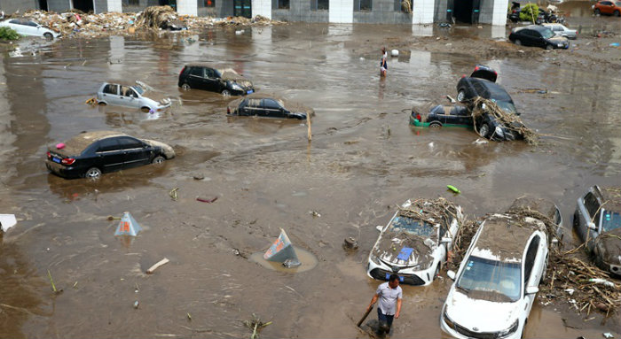 Rua inundada em Yongji, na provncia de Jilin, nordeste da China. Foto: AFP