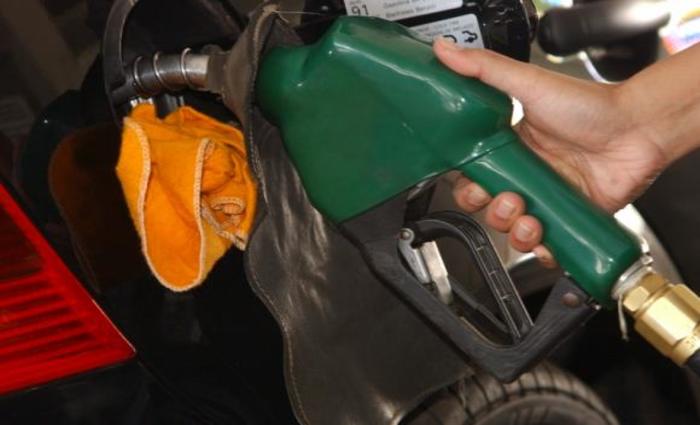 De acordo com a ANP, 98,5% da quantidade de amostras de gasolina analisadas atendiam s exigncias. Quanto ao etanol, 98,7% estavam de acordo com o padro. J o diesel alcanou 96,2%. Foto: Arquivo/Agncia Brasil (De acordo com a ANP, 98,5% da quantidade de amostras de gasolina analisadas atendiam s exigncias. Quanto ao etanol, 98,7% estavam de acordo com o padro. J o diesel alcanou 96,2%. Foto: Arquivo/Agncia Brasil)