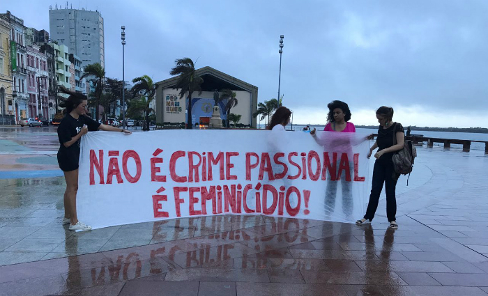 Mulheres protestam pedindo visibilidade aos casos de feminicdio em Pernambuco. Foto: Las Leon/Esp.DP (Mulheres protestam pedindo visibilidade aos casos de feminicdio em Pernambuco. Foto: Las Leon/Esp.DP)